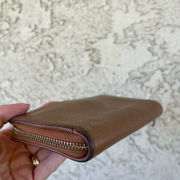 Tory Burch Tan Leather Wallet with Gold Logo - Picture 4 of 5